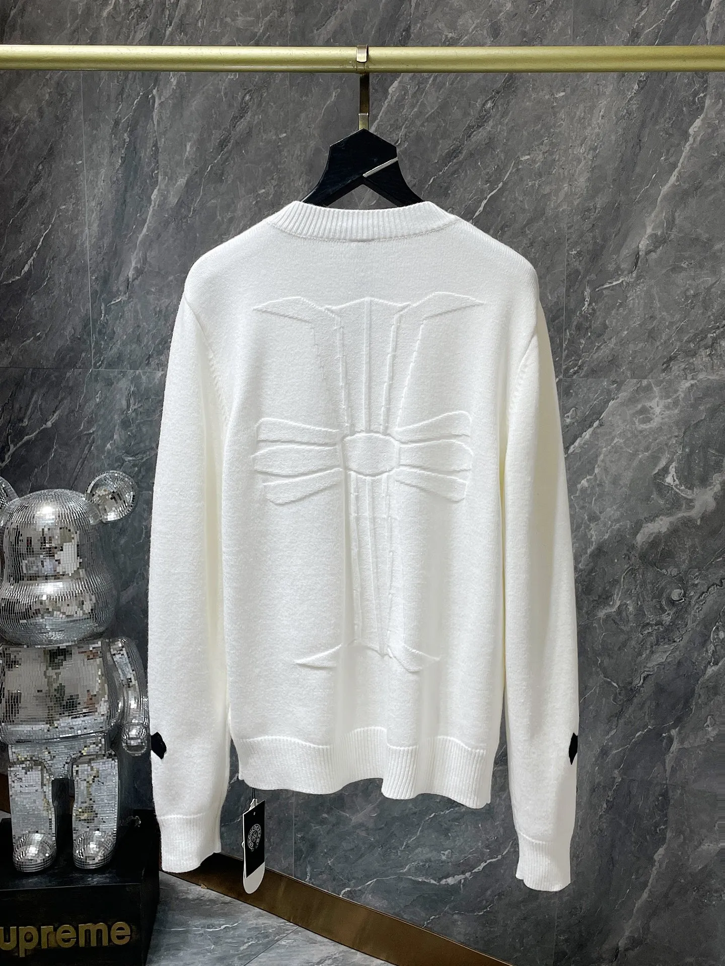 P236 Chrome Hearts 🍁Autumn and winter sweater series🍁 Three-dimensional jacquard on the back ➕ Leather opening process on the cuffs Selected high-quality wool blended knitted fabric Non-common version on the market Recommended colors: black gray white green